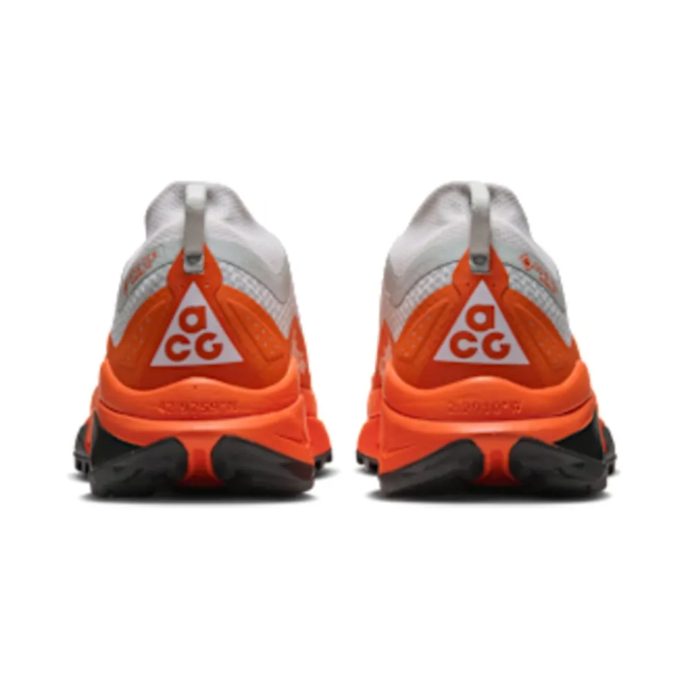 Nike ACG Zegama Trail GORE-TEX Waterproof Trail “Light Silver / Safety Orange / Black / Summit White” (IO7932-001)