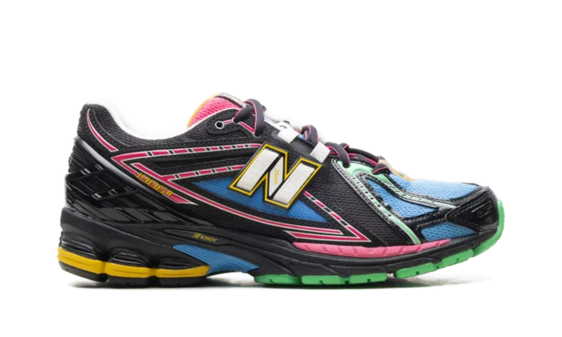 New Balance 1906R “Black / Pink – Footlocker Exclusive” (U1906RDM)