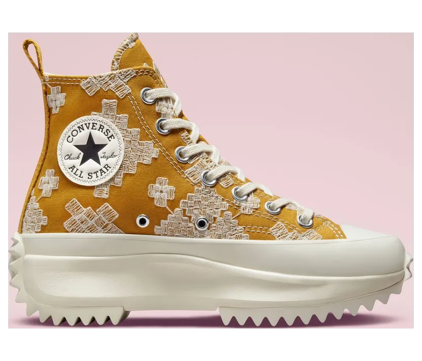 Converse Run Star Hike Platform mit farblich abgestimmter Stickerei Goldtone/Egret/Egret (A02231C)