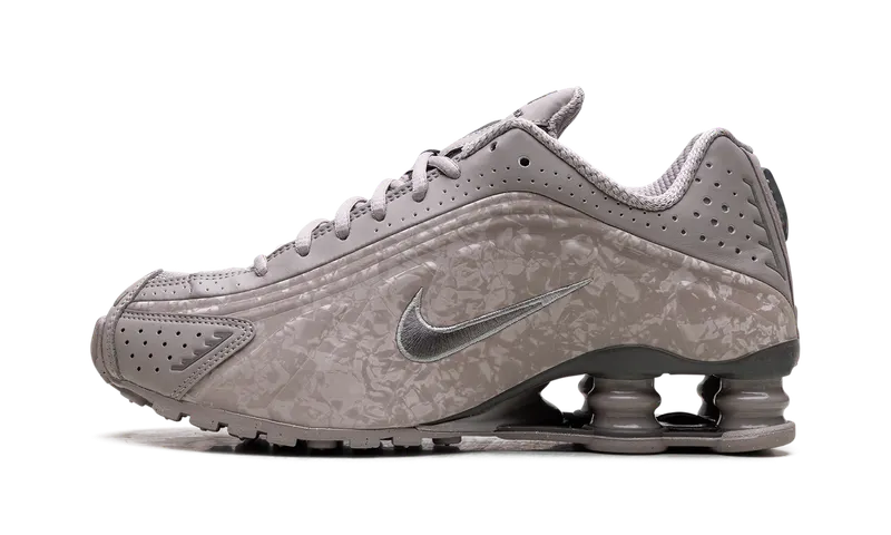 Nike Shox R4 “Flat Pewter Floral” (HV0934-001)