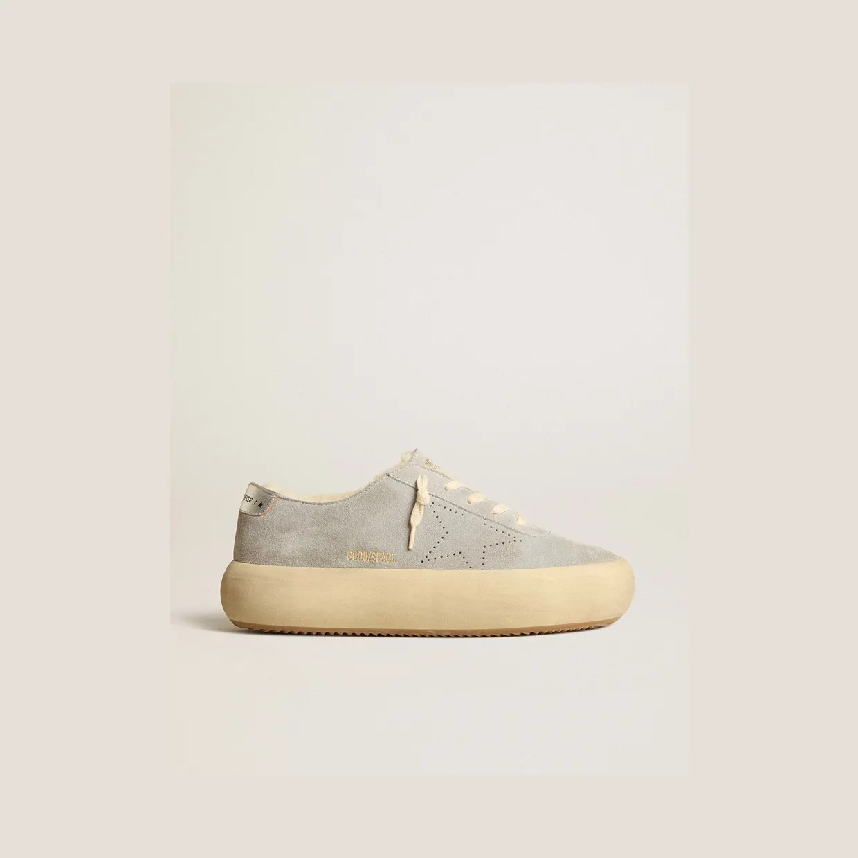 Golden Goose Men’S Space-Star Shoes In Ice-Gray Suede With Shearling Lining (GMF00345.F005620.70100)