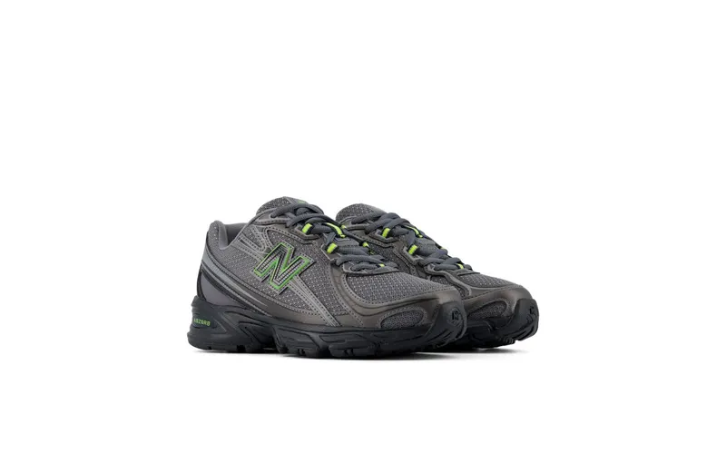 New Balance 740 Black / Green