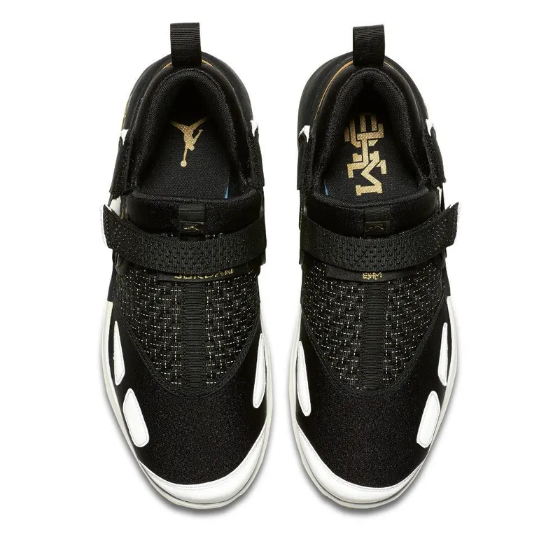 Jordan Trunner LX BHM (2017) White/Black-Metallic Gold (909408-032)