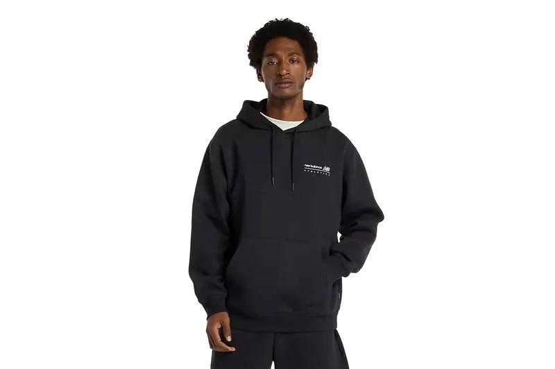 New Balance – Linear Graphic Fleece Hoodie – Sweatshirt-Hoodie (MT53528BK)
