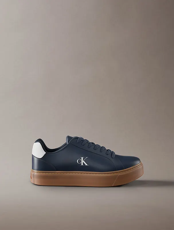 Calvin Klein Ck Baseline – Leather Signature “CALVIN NAVY/OFF WHITE/GUM” (YM0YM014350ZV)