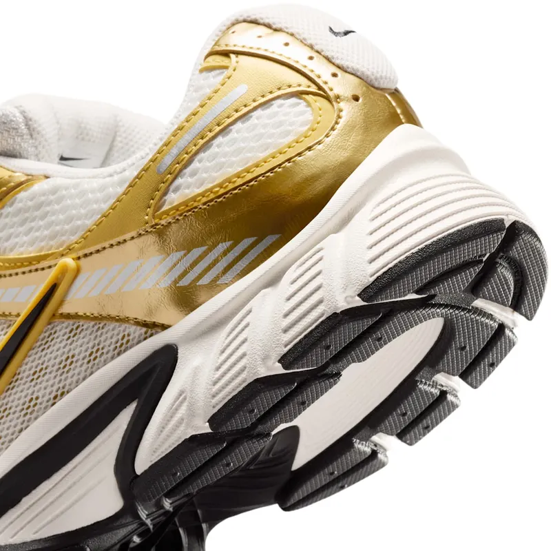 Nike V5 RNR “Sail Buff Gold” (HJ5228-107)