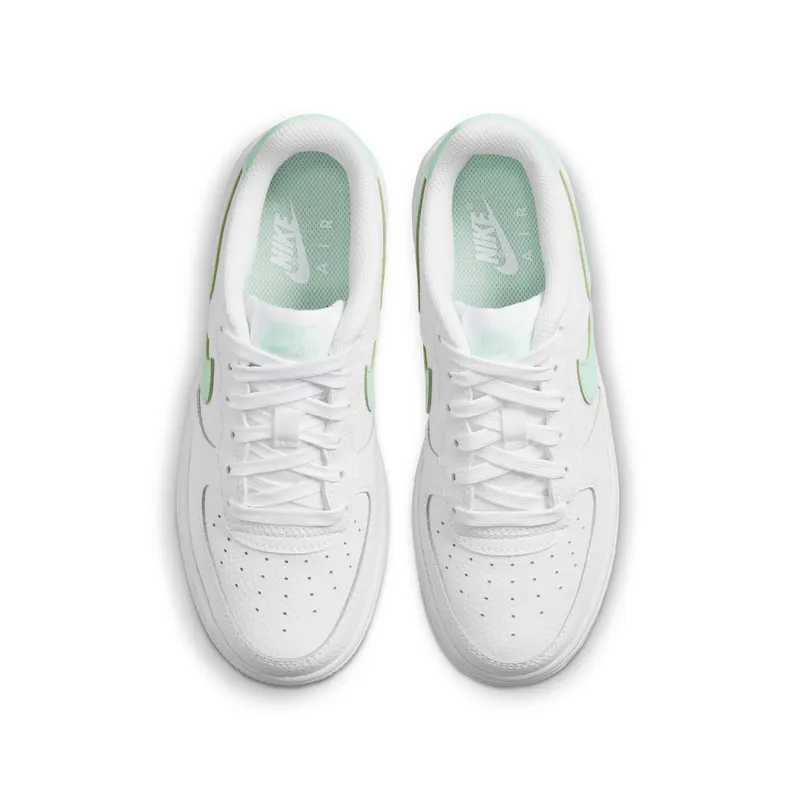 Nike Air Force 1 Older Kids’ White (CT3839-105)