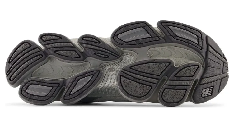New Balance Abzorb 2000 “Silver Metallic”: zilver draagt als grijs (5)