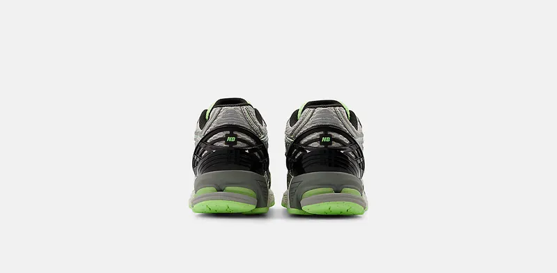 New Balance 1906R “Dark Silver Metallic Mint Flash” (U1906RCQ)