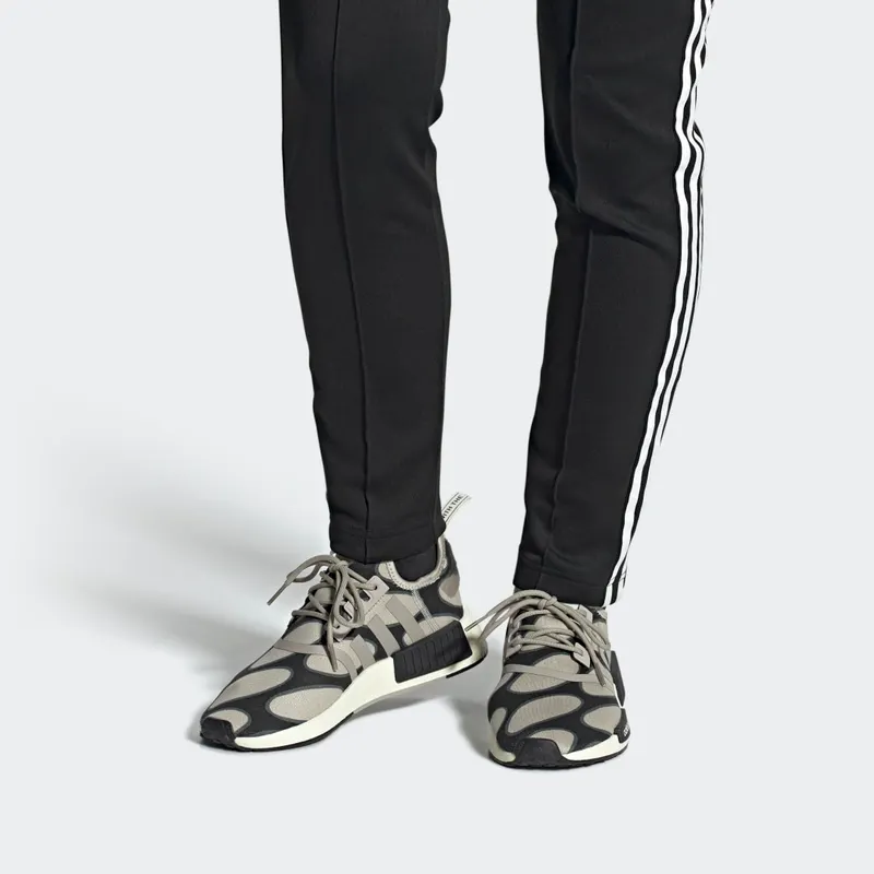 Adidas NMD_R1 Core Black / Off White / Grey Six (HP9780)