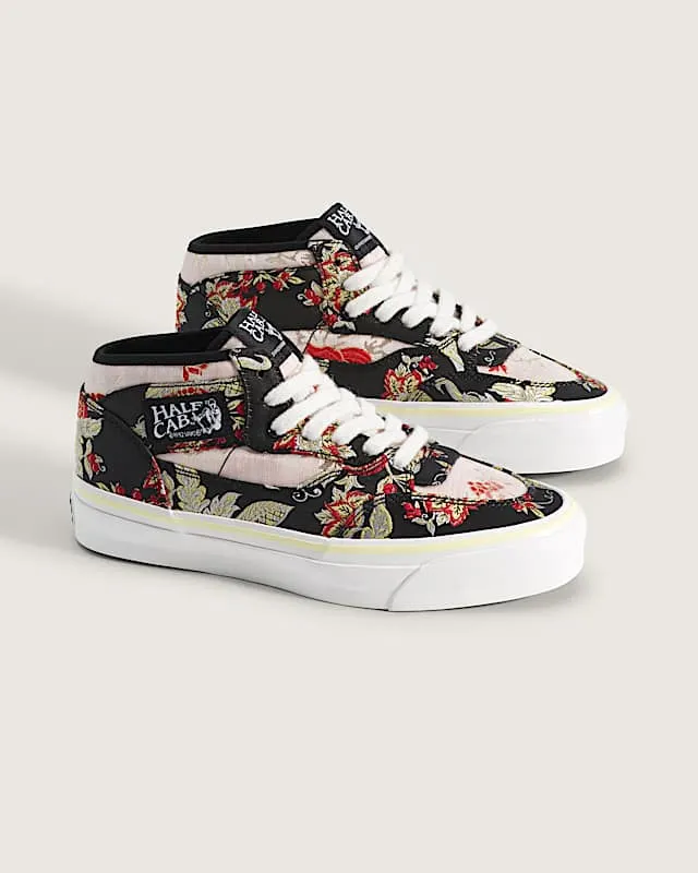 Vans Half Cab 33 Decon Vibram “Floral Tapestry” (VN00110EBLK): geborduurde bloemen op een skate-icoon (2)