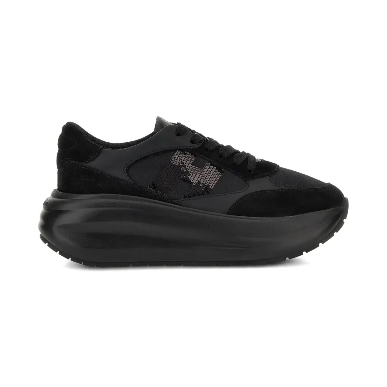 Hogan H696 “Black” (HXW6960GA50V0G)