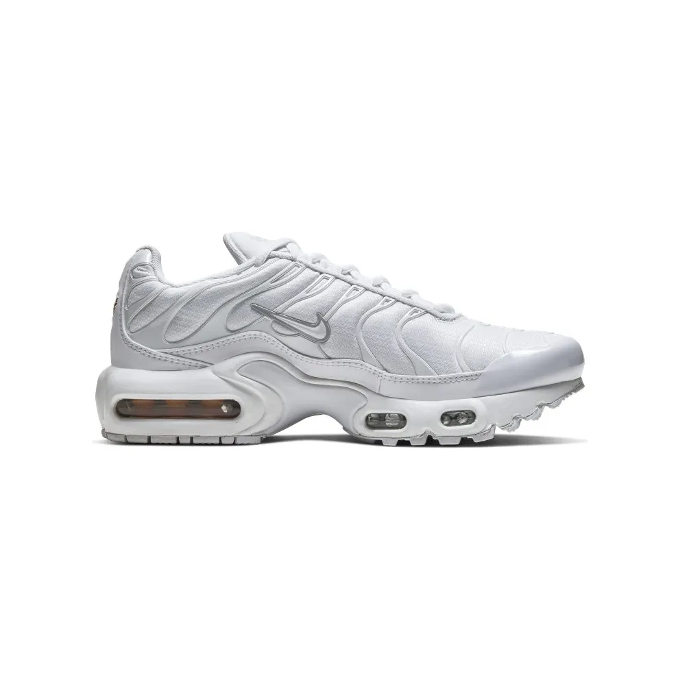 Nike Air Max Plus Older Kids’ White (CW7044-100)