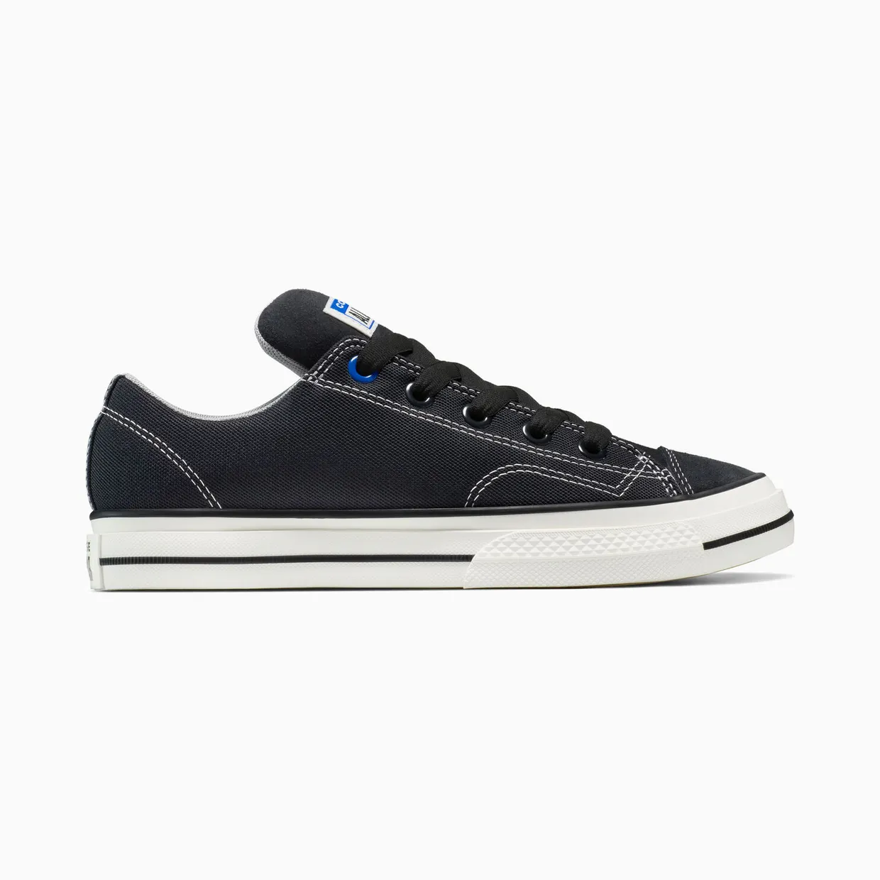 converse-sneaker A13876C