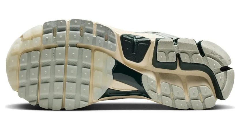 nike-air-zoom IO7452-133