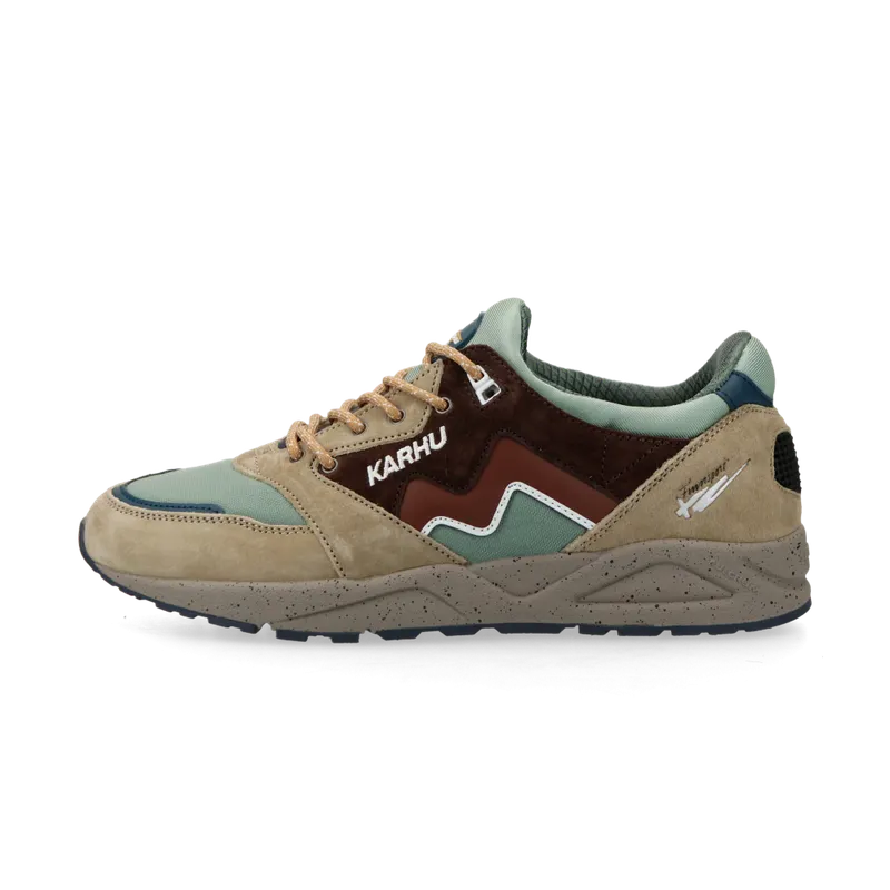 Karhu Aria 95 (Slate Green / Cappuccino) – F803106