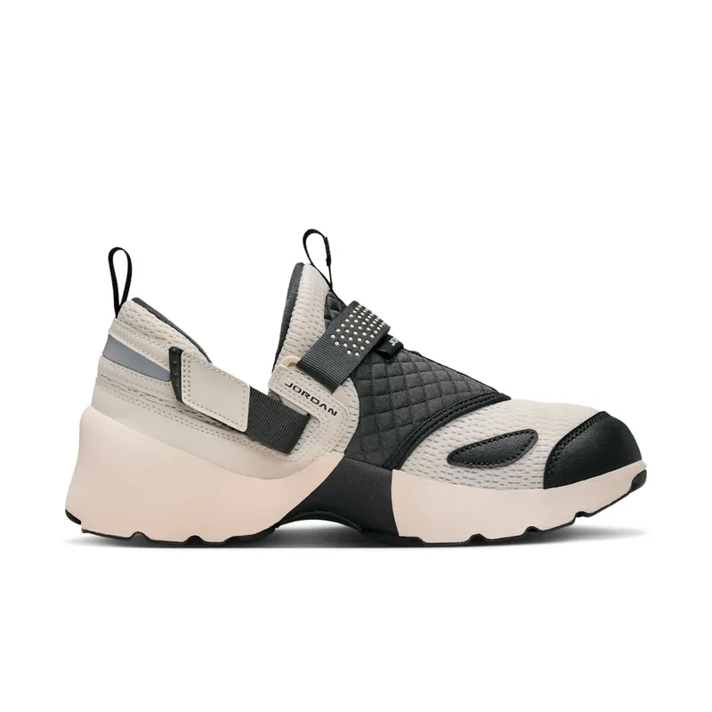 Jordan Trunner LX “Light Orewood Brown” (HQ2164-102)