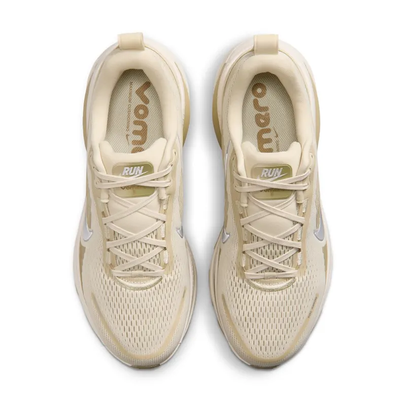 Nike Vomero 18 Light Khaki/Desert Khaki/Sail/Metallic Silver (IM8333-200)