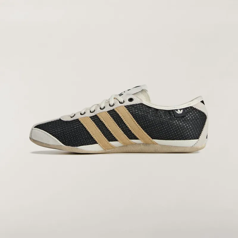 adidas Tokyo “Black/Gold”: ingetogen luxe voor de avond (5)
