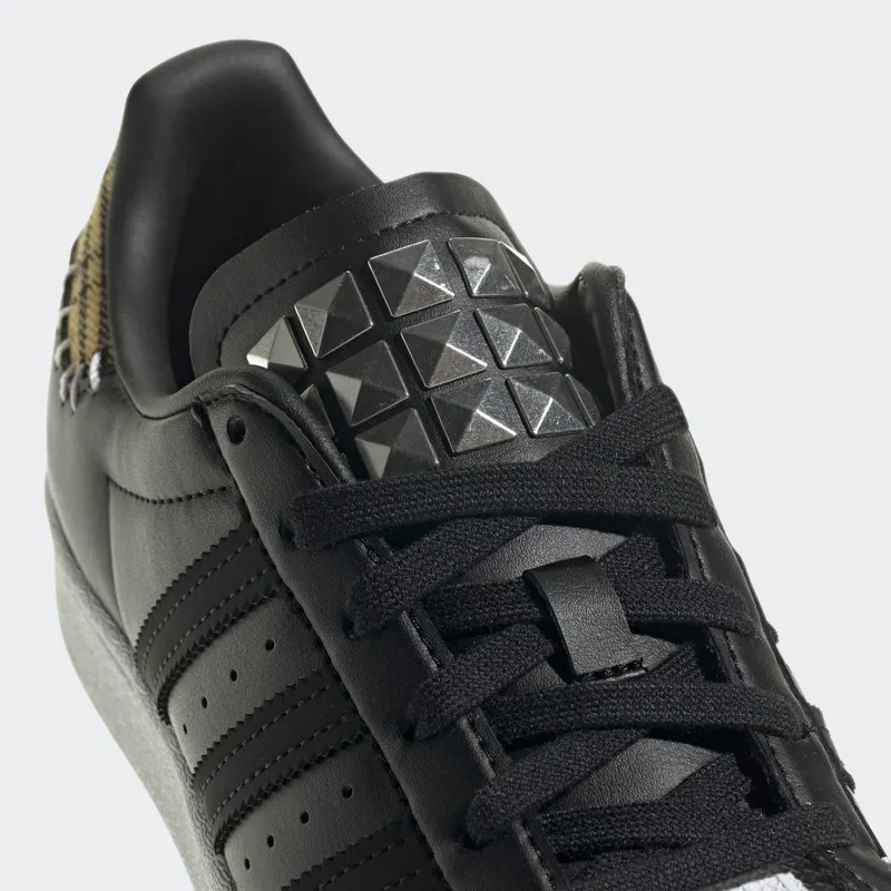 adidas Superstar Core Black / Core Black / Team Colleg Gold (GY3361)