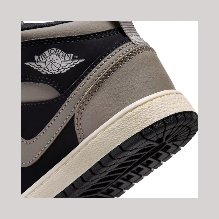 air-jordan-1 IB7052-002