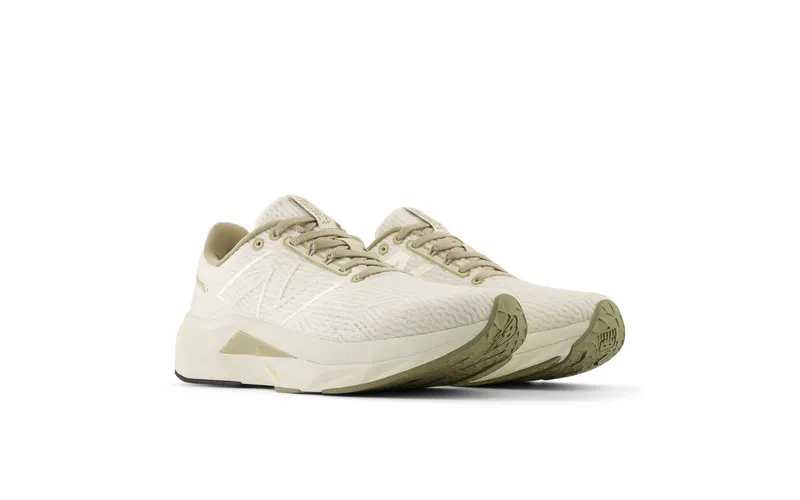 New Balance FuelCell Propel v5 Linen Gold Metallic Stoneware (WFCPRHL5)