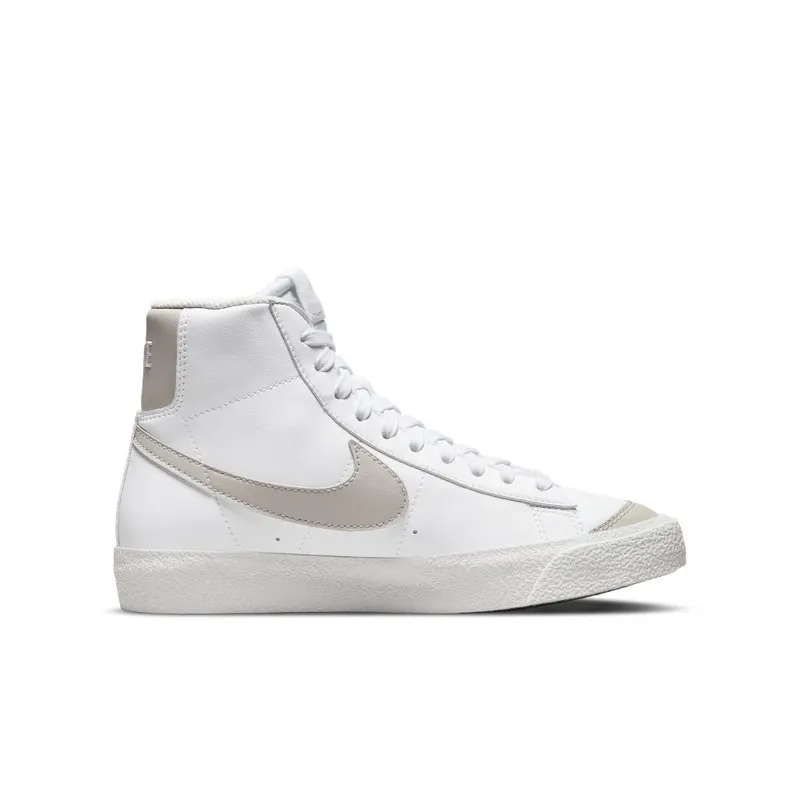 Nike Blazer Mid ’77 SE Older Kids’ White (DM1000-100)