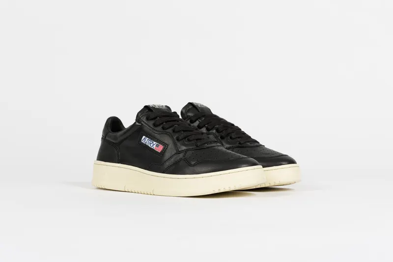 Autry Medalist Low GG05 “Black” (AUL-GG05-BLK)