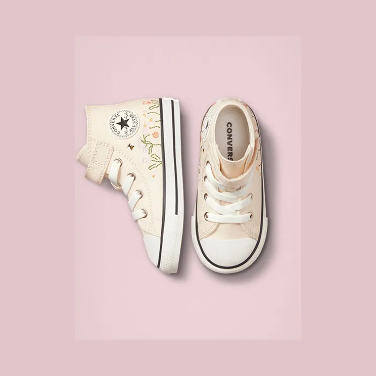 converse-chuck-taylor-all-star A01617C