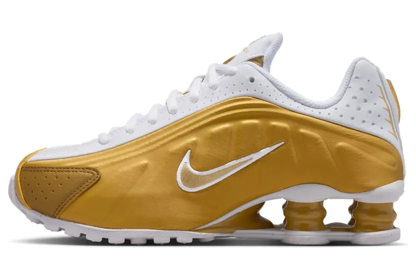Nike Shox R4 GS “Metallic Gold White” (CW2626-700)