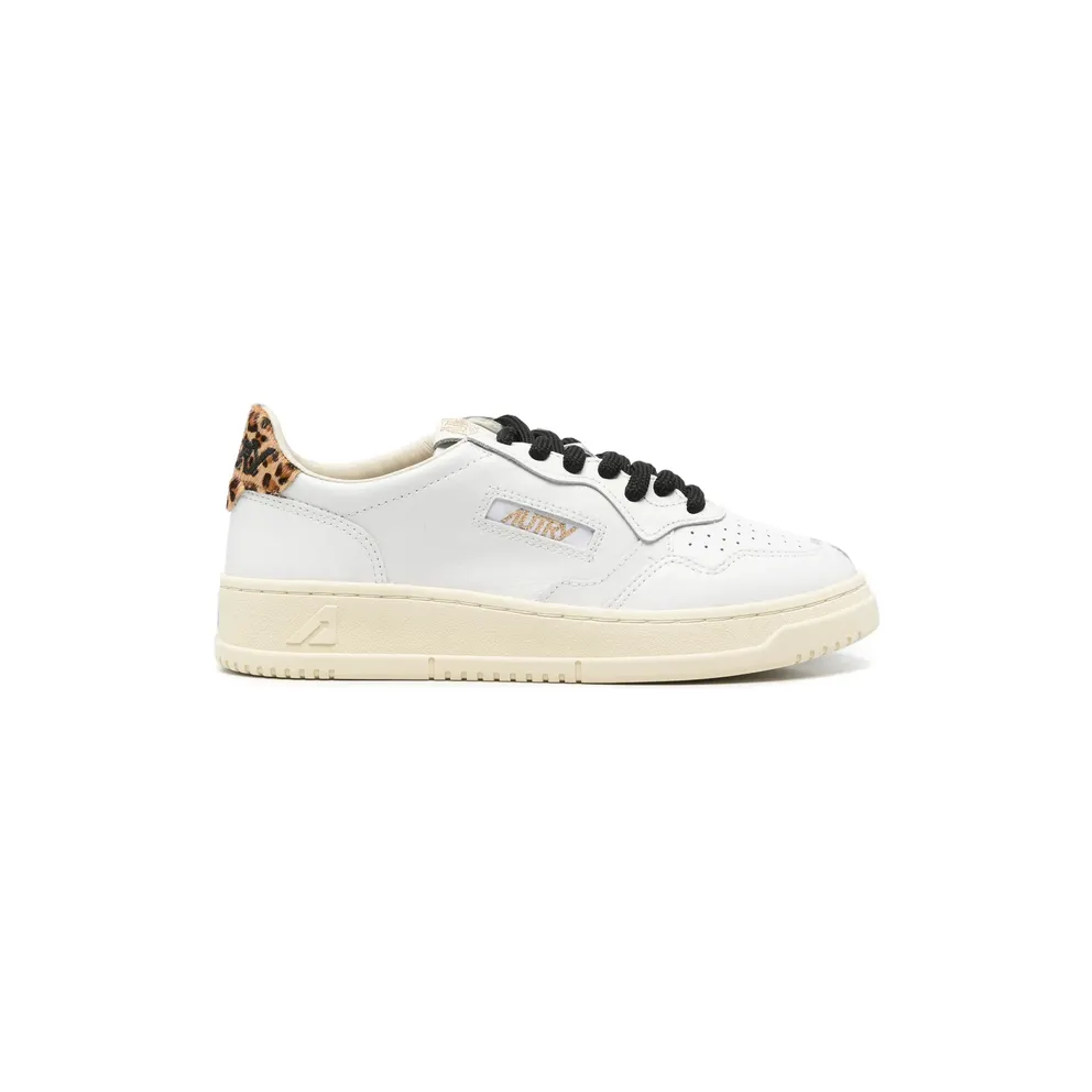 Autry Medalist LOW “White” (AULW OC02)