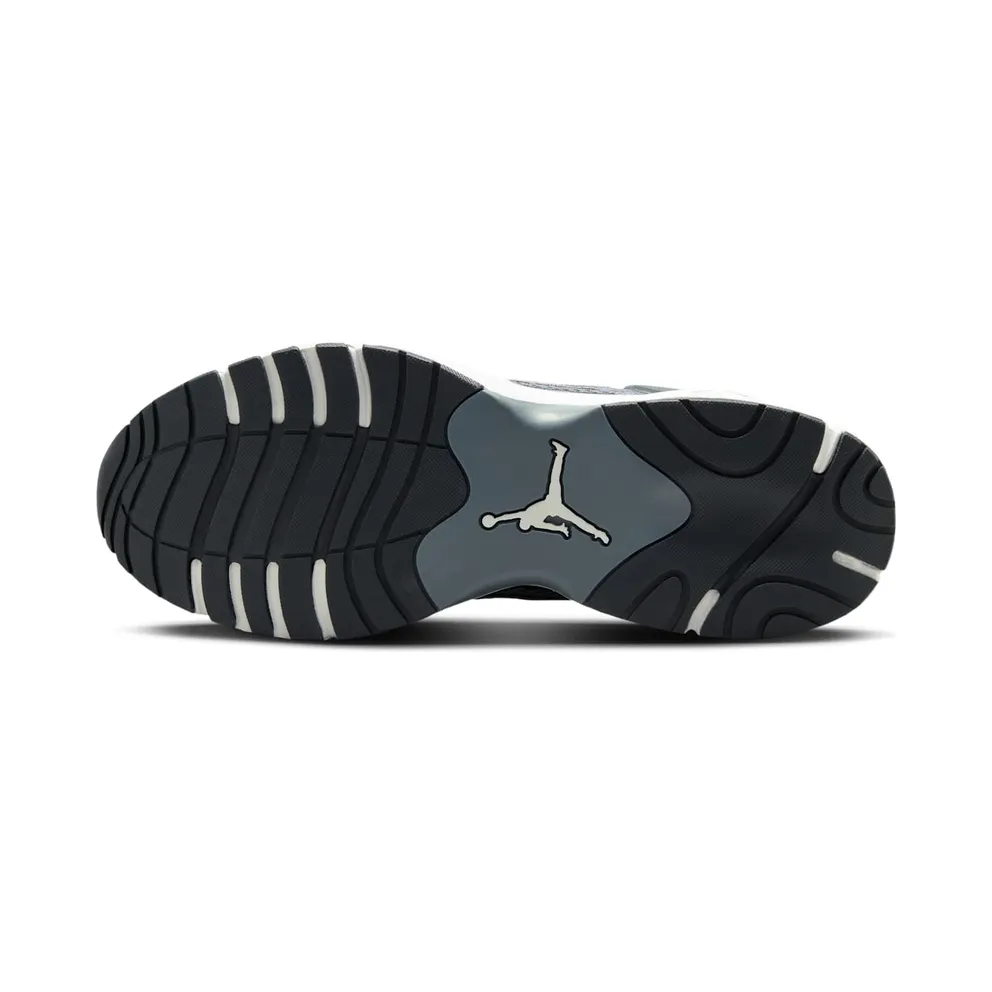 Jordan Trunner Flow “Smoke Grey Iron Grey” (IO2091-002)