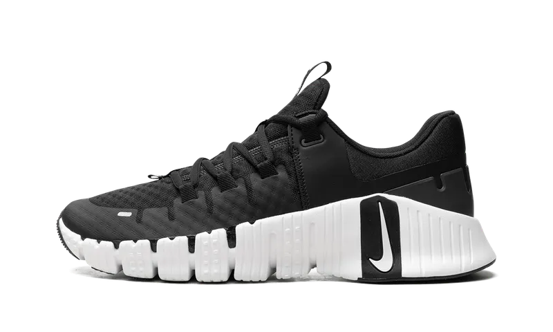 Nike Free Metcon 5 “Black / White” (DV3949-001)
