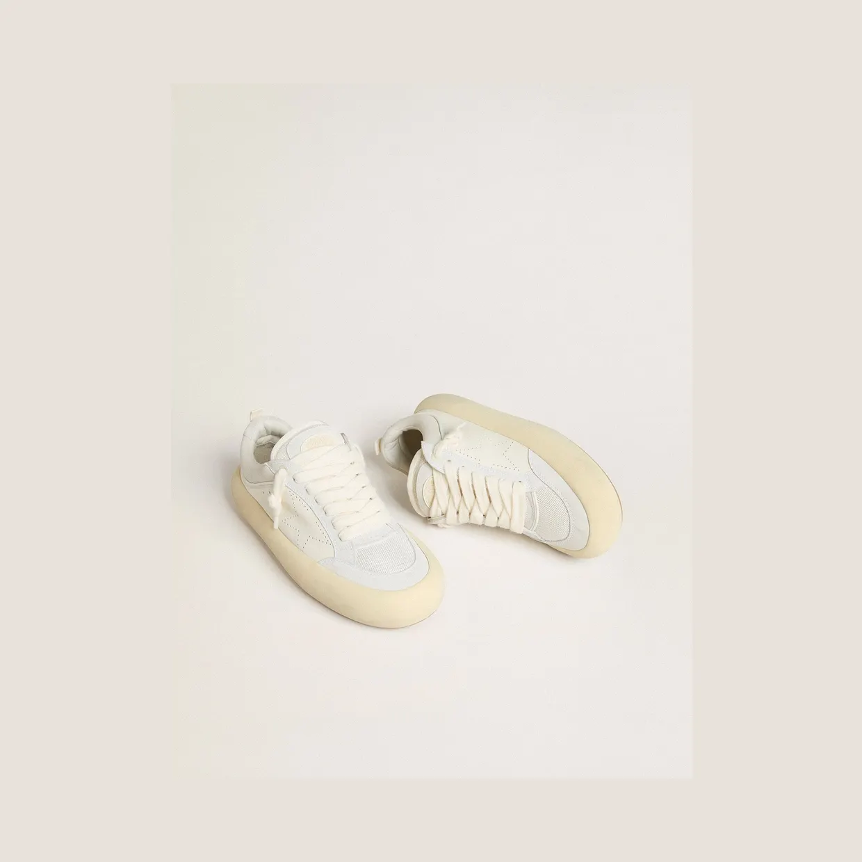 Golden Goose Space-Star Cube In White Leather With Perforated Star (GMF00807.F007094.10359) (2)