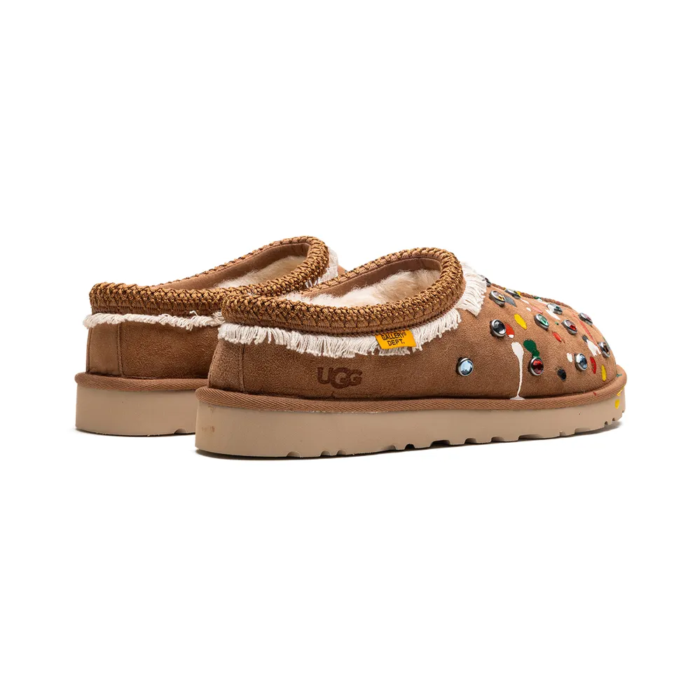 Ugg Tasman Slide “Gallery Dept. – Chestnut” (1166952-CHE)