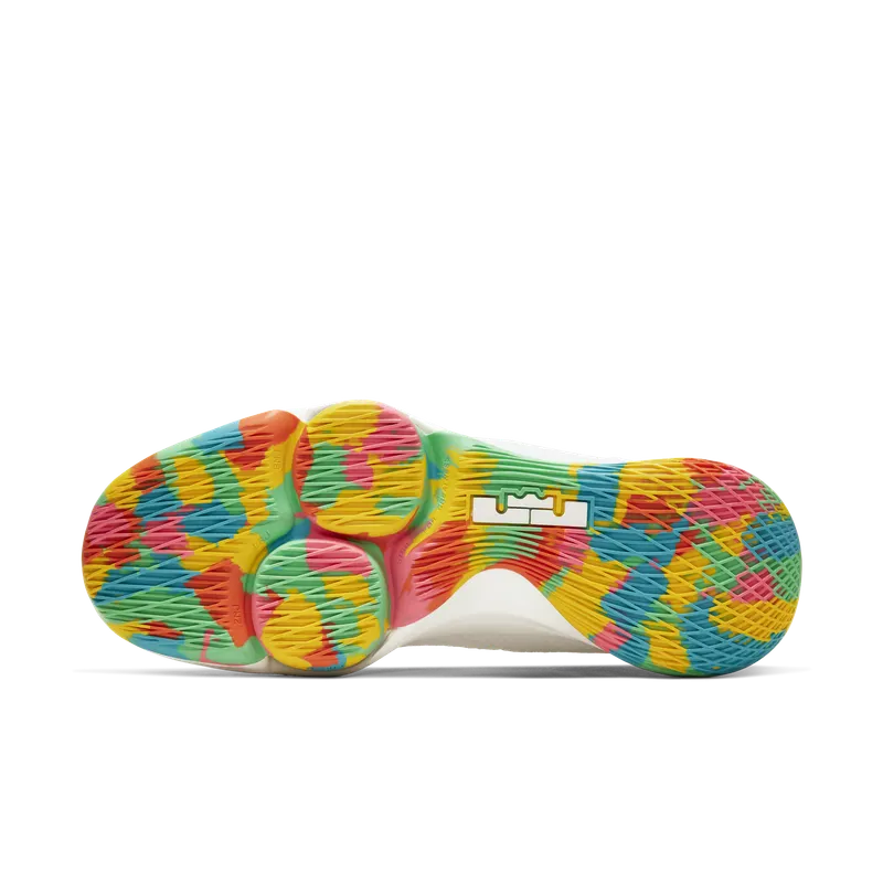 LeBron Witness 4 – White