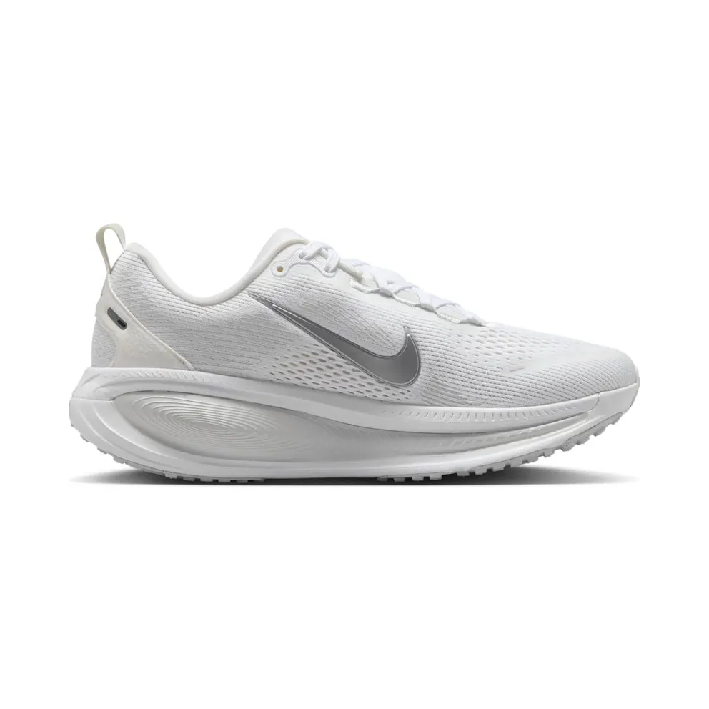 Nike Vomero 18 “White Photon Dust Summit White Metallic Silver” (HM6804-104)