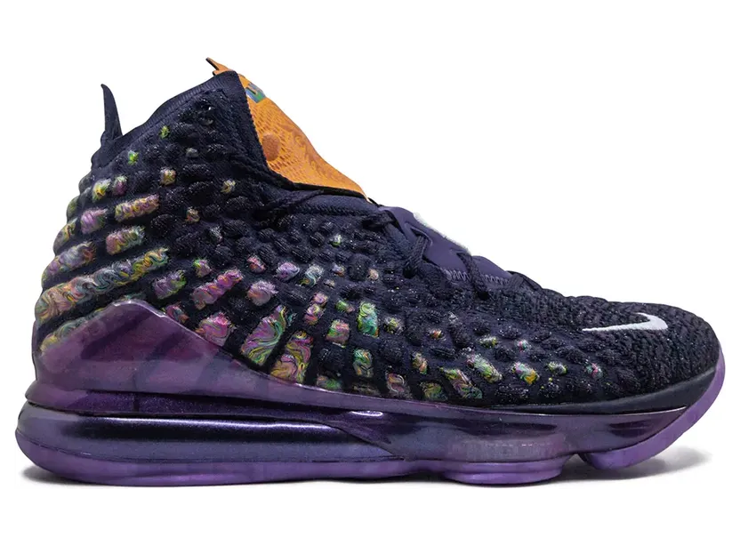 Nike ‘LeBron XVII Monstars’ Sneakers – Violett (CD5050)