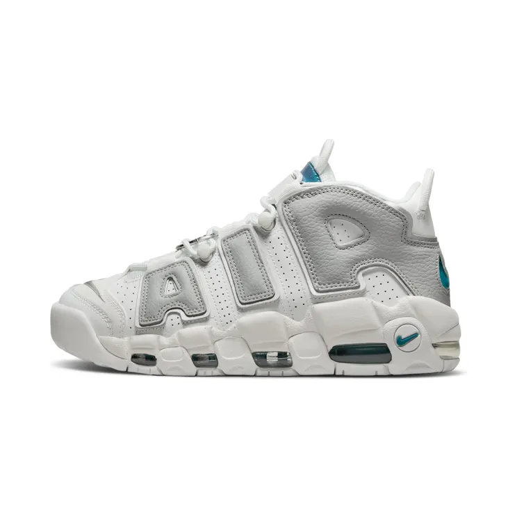 Nike Air More Uptempoen “Summit White / Grey Fog / Bright Spruce” (DR7854-100)