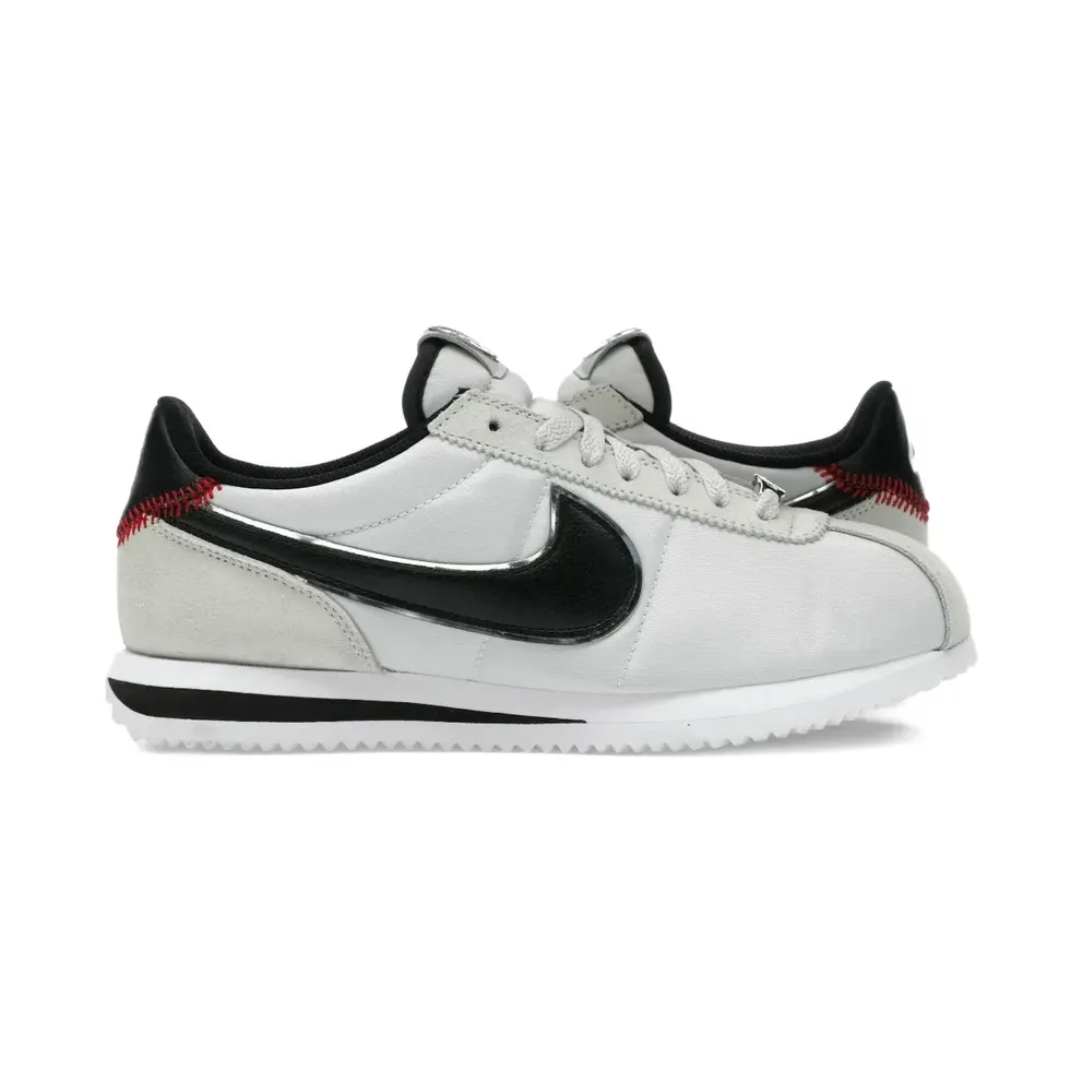 Nike Cortez mit Metallic-Akzenten – White (HV6724)