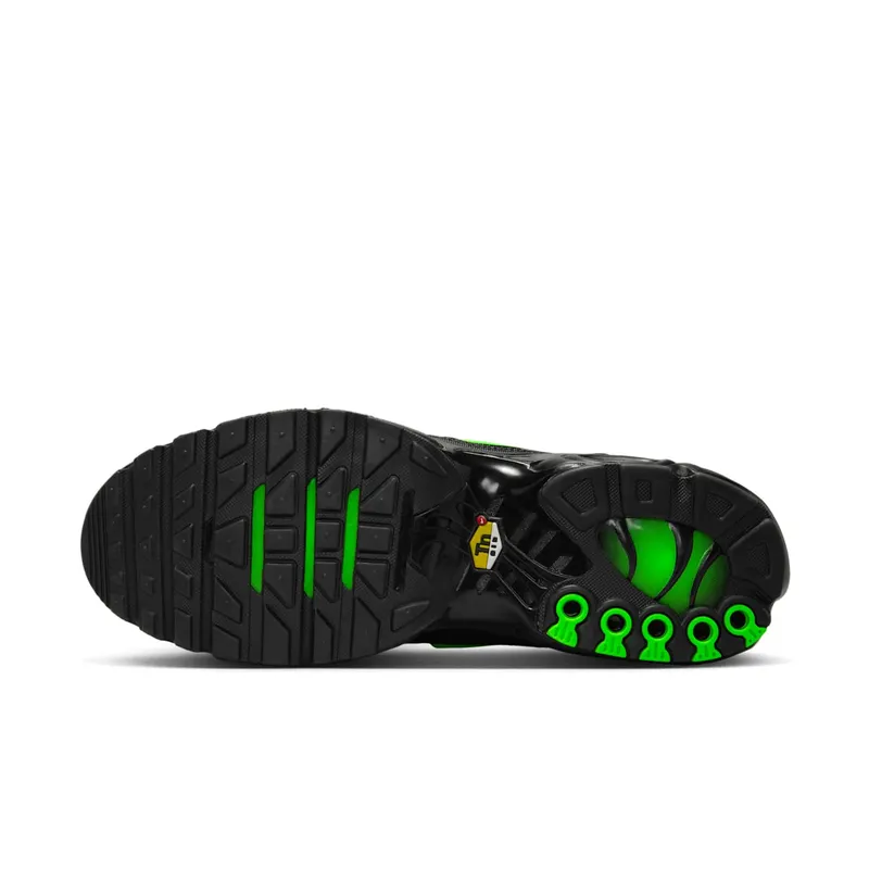 Nike Air Max Plus Black Green Strike (DM0032-024)