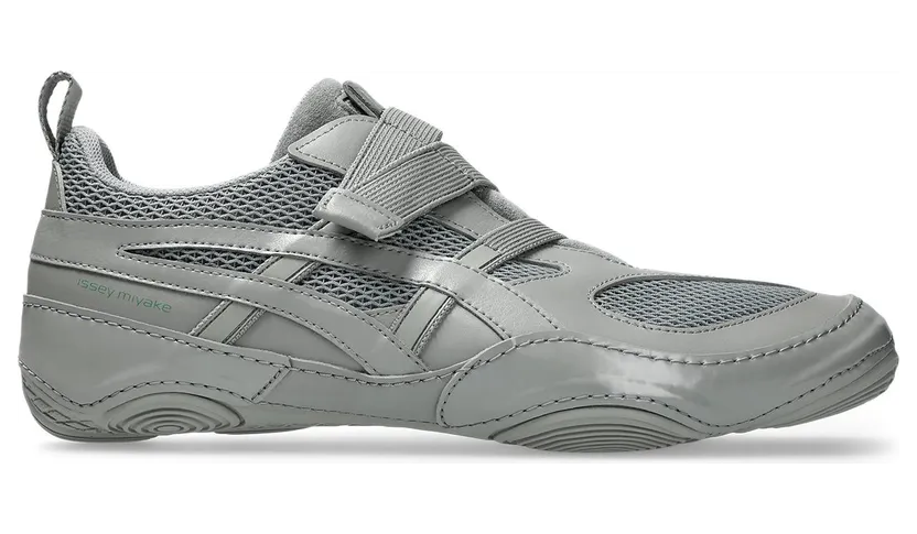 Issey Miyake x Asics Hyper Taping “Grey” (1203B189020)