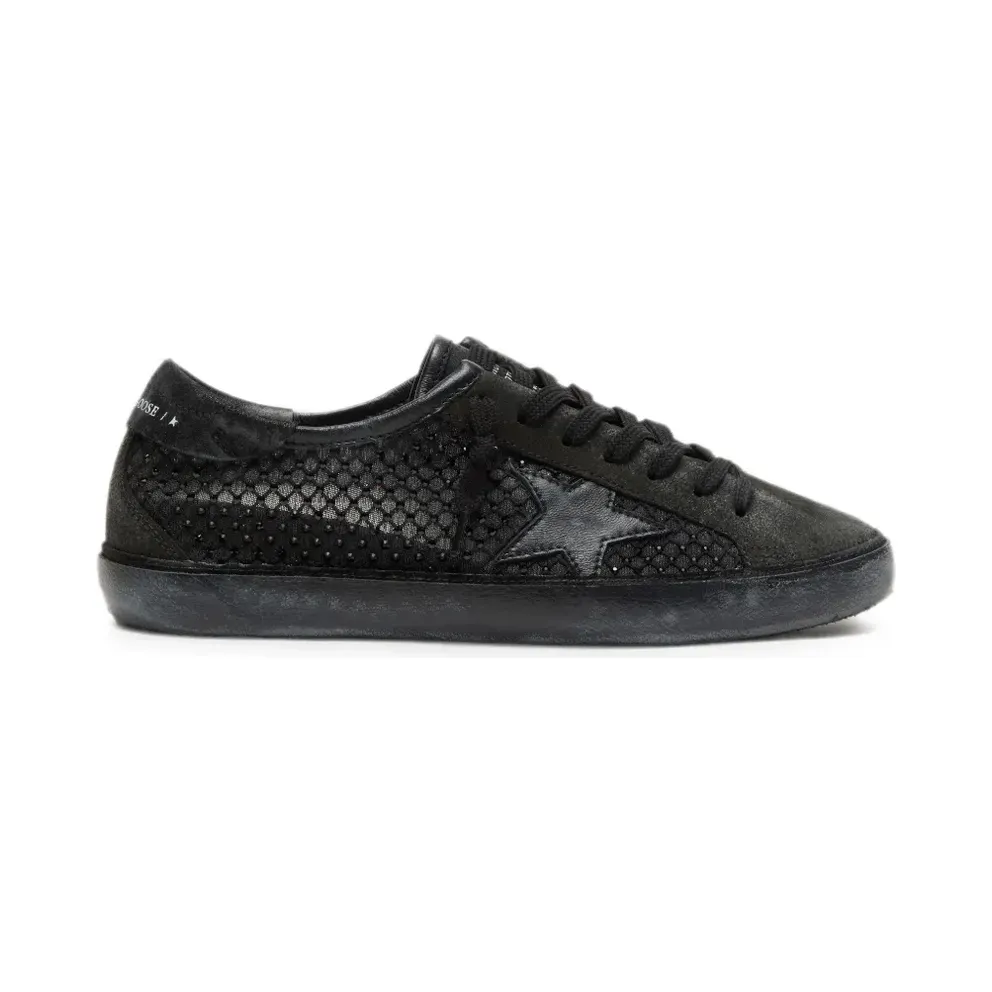 Golden Goose Super-Star LTD aus perforiertem schwarzem Wildleder mit schwarzem Stern und Kristallen (GWF01088F008590)