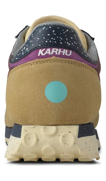 Karhu Mestari – “Curry Mineral Red” (F840003)