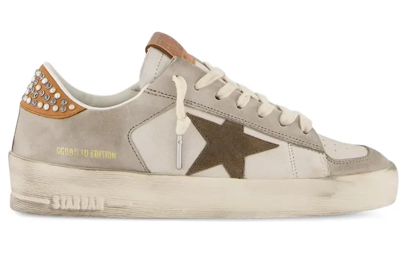 Golden Goose Leren sneakers met studs – Beige (GWF00667F007868)