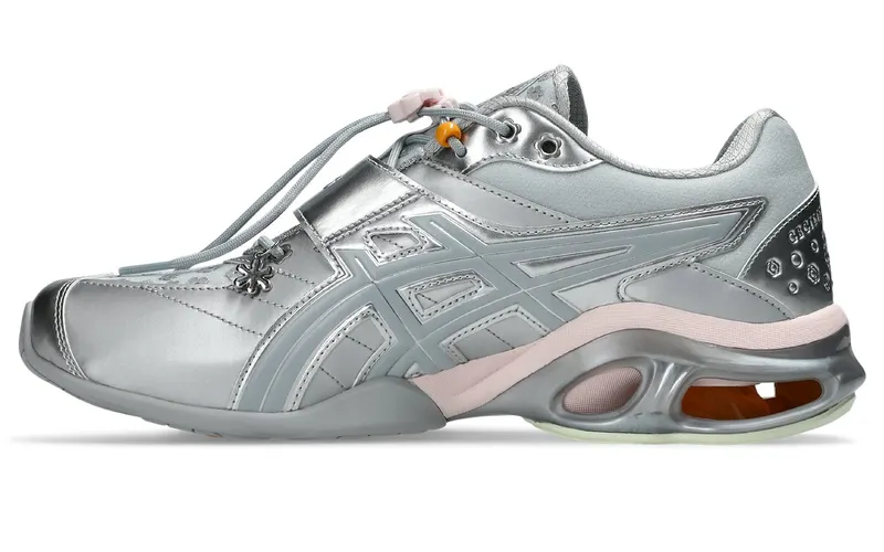 Cecilie Bahnsen x ASICS GEL-Kinetic FR: zilver met bloemen erop (5)