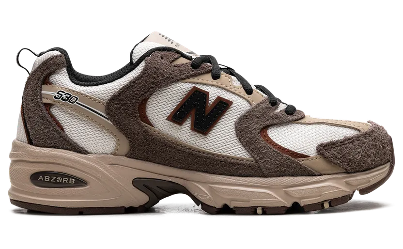 New Balance 530 “Brown Tan”: rustig van een afstand, ruig van dichtbij (5)