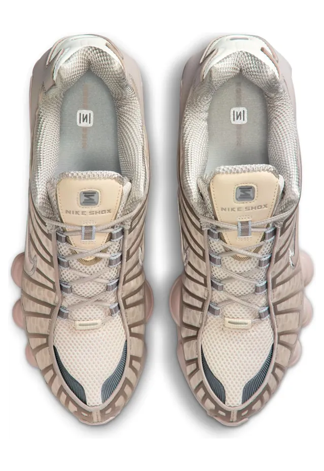 nike-shox AV3595-104