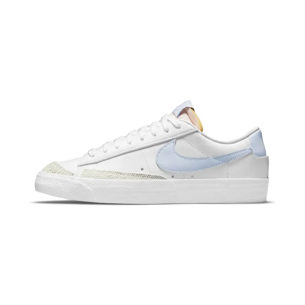 Nike Sportswear Blazer Low ’77 Damen Sneaker weiß (DC4769-103)