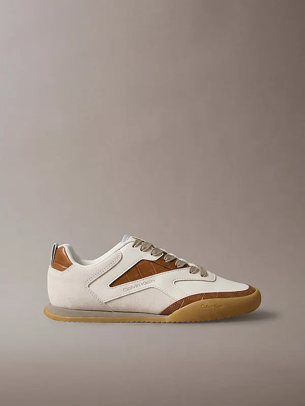Calvin Klein Ck Kayla – Croc-Effect Runner “MARSHMALLOW/NATURAL UMBER/GUM” (HW0HW032440K7)